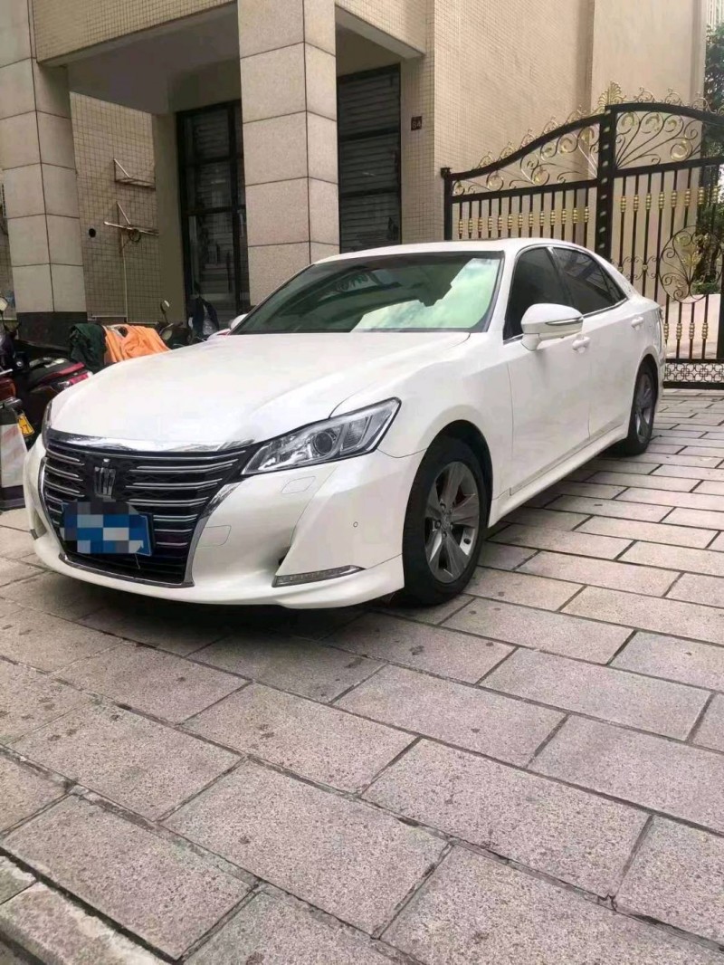 广州17年丰田皇冠3