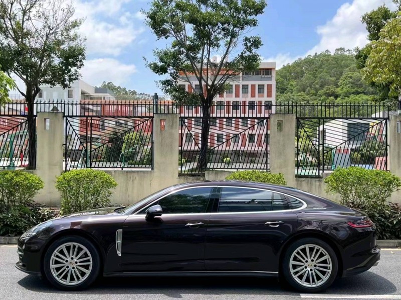 深圳19年保时捷帕拉梅拉8