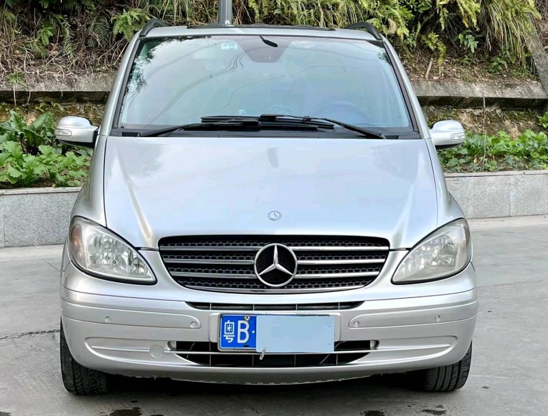 深圳10年奔驰唯雅诺1