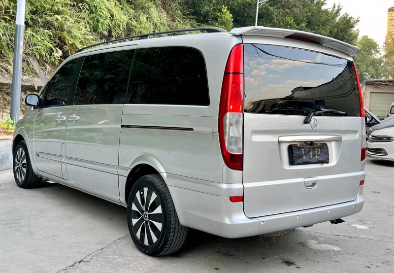 深圳10年奔驰唯雅诺7