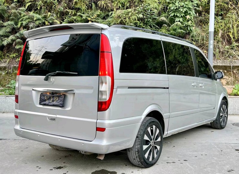 深圳10年奔驰唯雅诺8