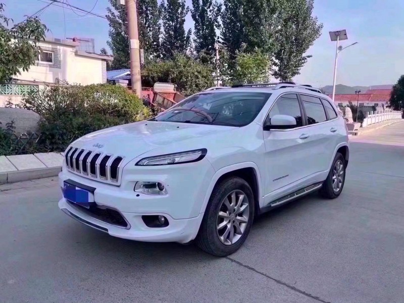 枣庄18年Jeep自由光4