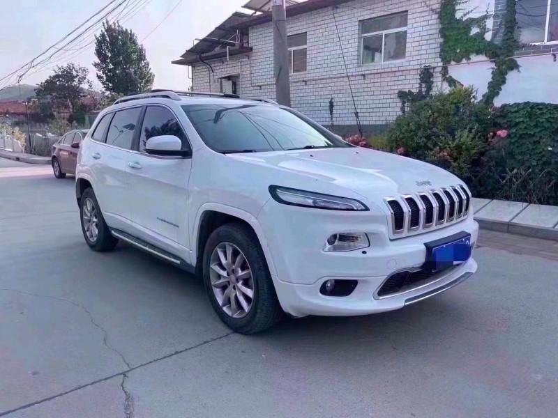 枣庄18年Jeep自由光6