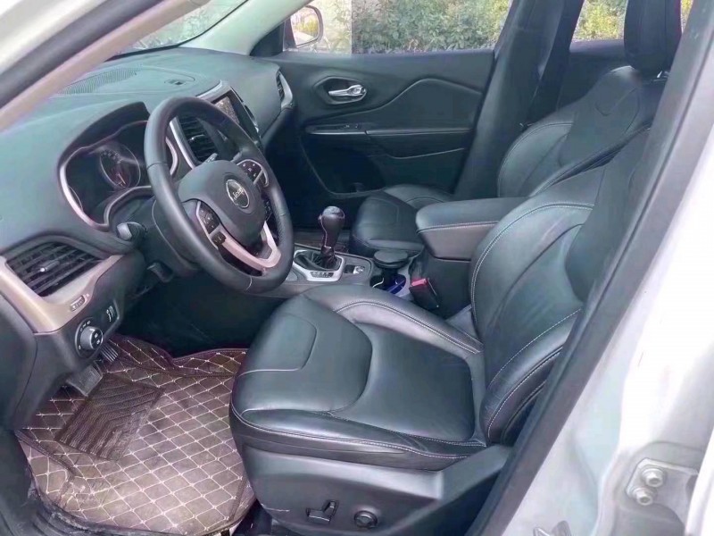 枣庄18年Jeep自由光7