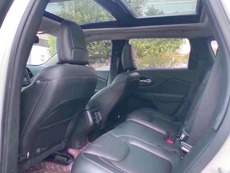 枣庄18年Jeep自由光9