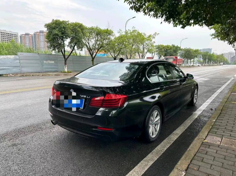重庆15年宝马5系8