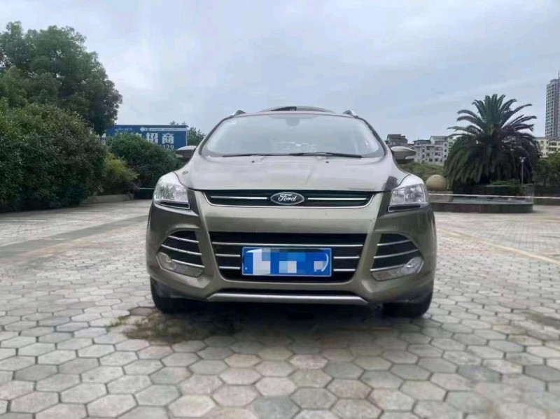 重庆15年福特翼虎1