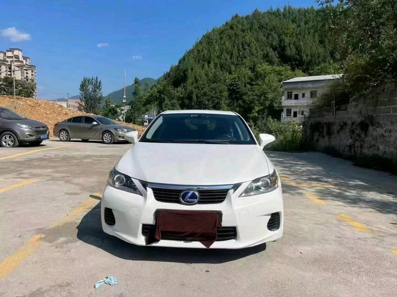 重庆12年雷克萨斯CT1
