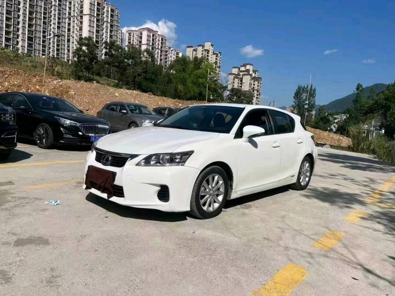 重庆12年雷克萨斯CT2