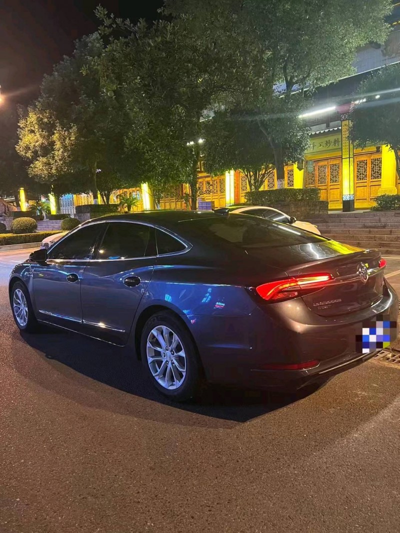 重庆21年别克君越3