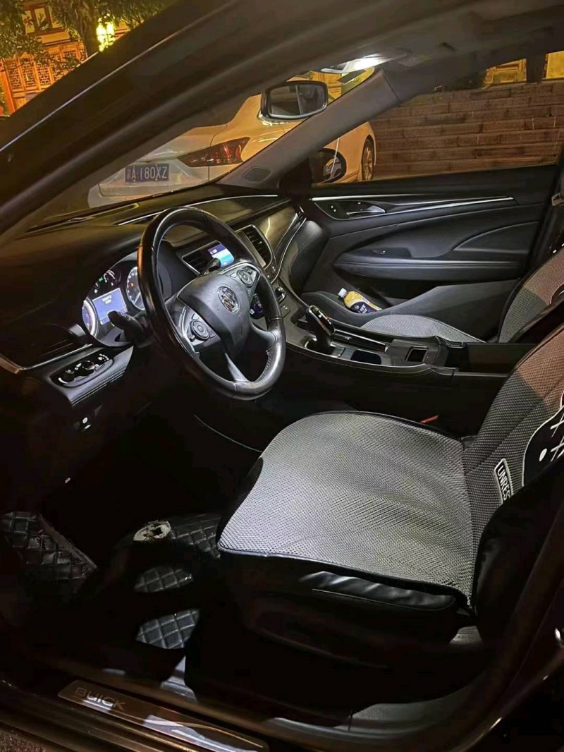 重庆21年别克君越5