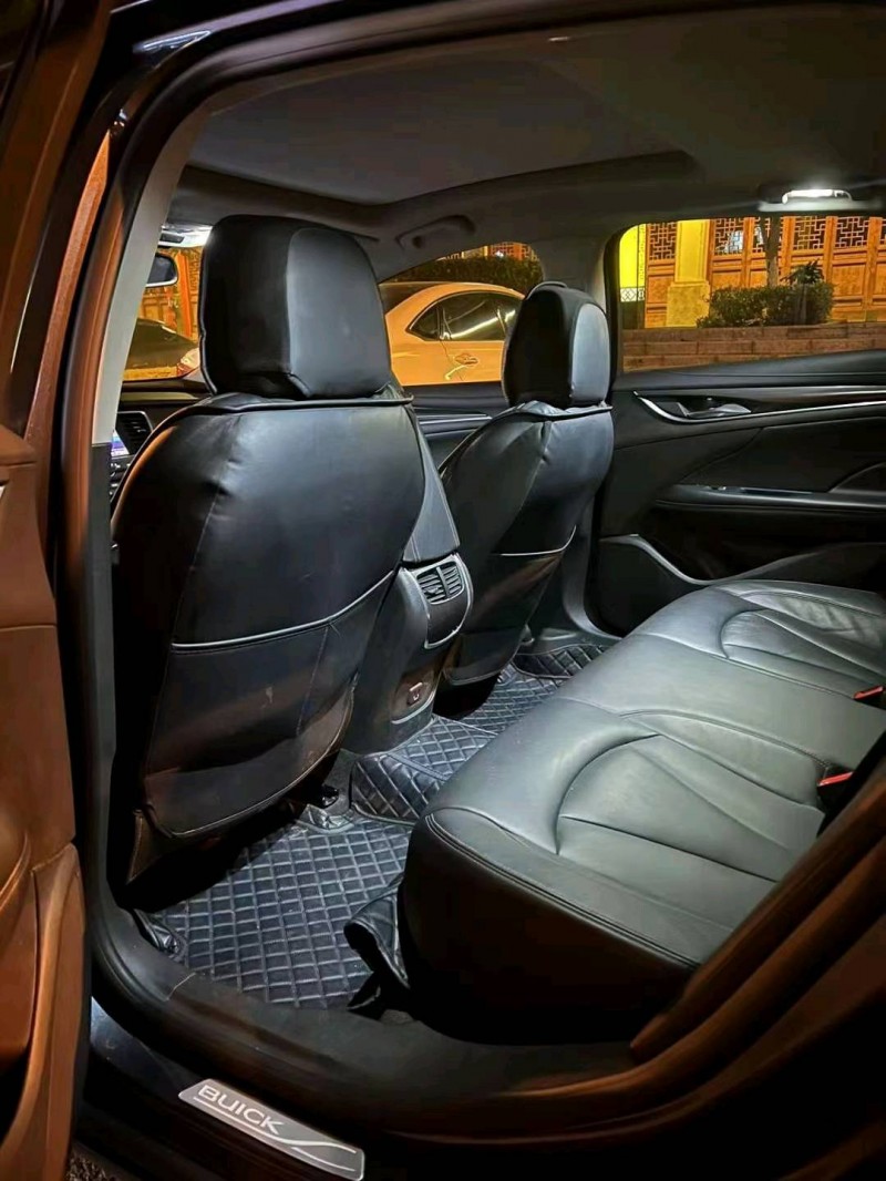 重庆21年别克君越6