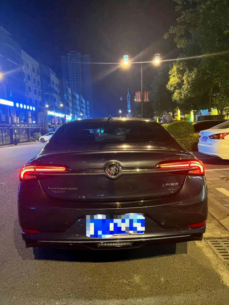 重庆21年别克君越9