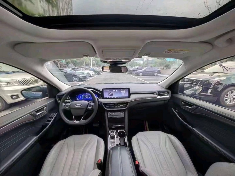 重庆20年福特锐际8