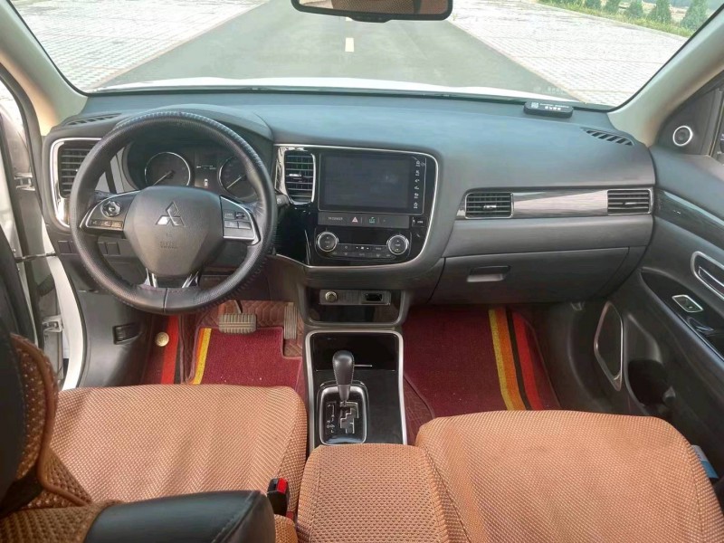 保定20年三菱欧蓝德2