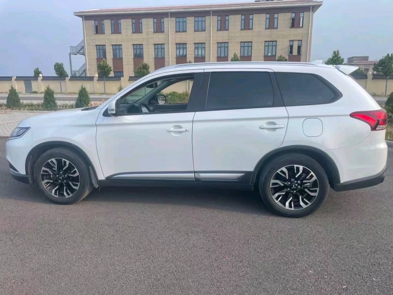 保定20年三菱欧蓝德5