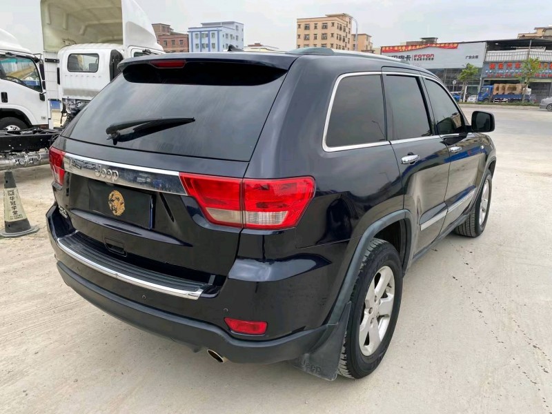 广州12年Jeep大切诺基7