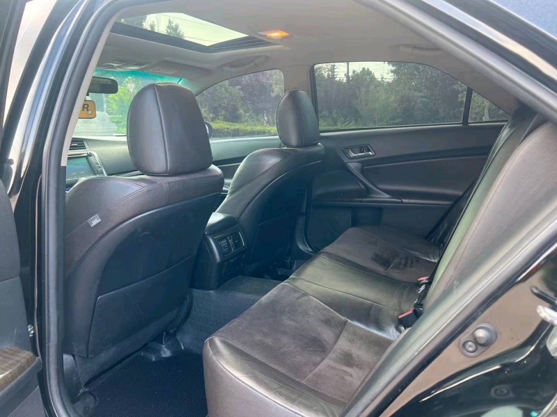 济南14年丰田锐志5