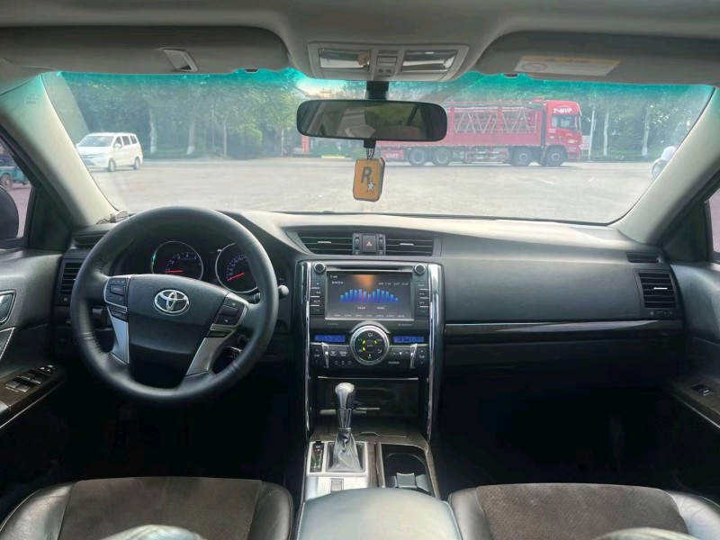 济南14年丰田锐志6