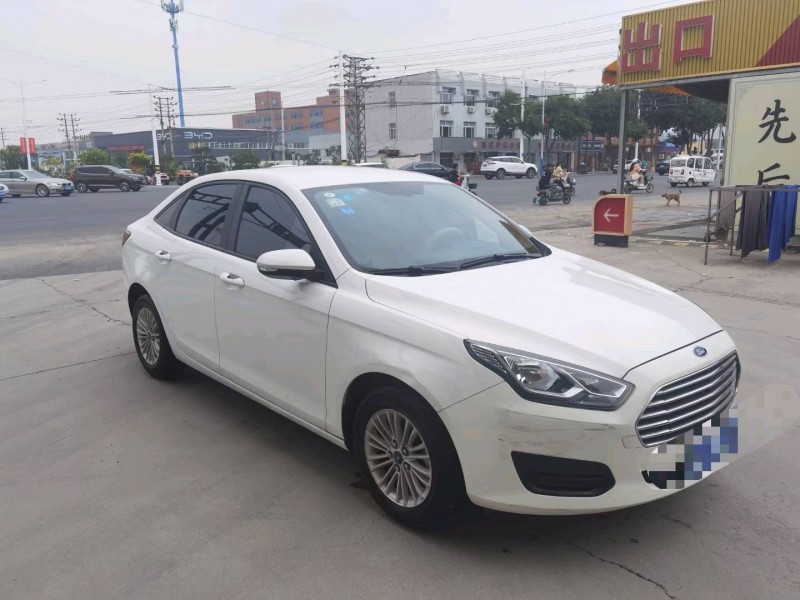 保定18年福特福睿斯3