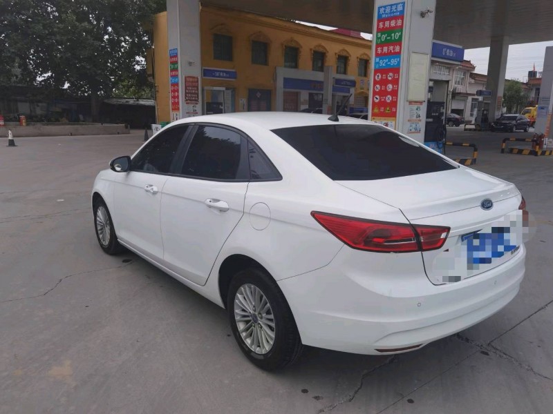 保定18年福特福睿斯4