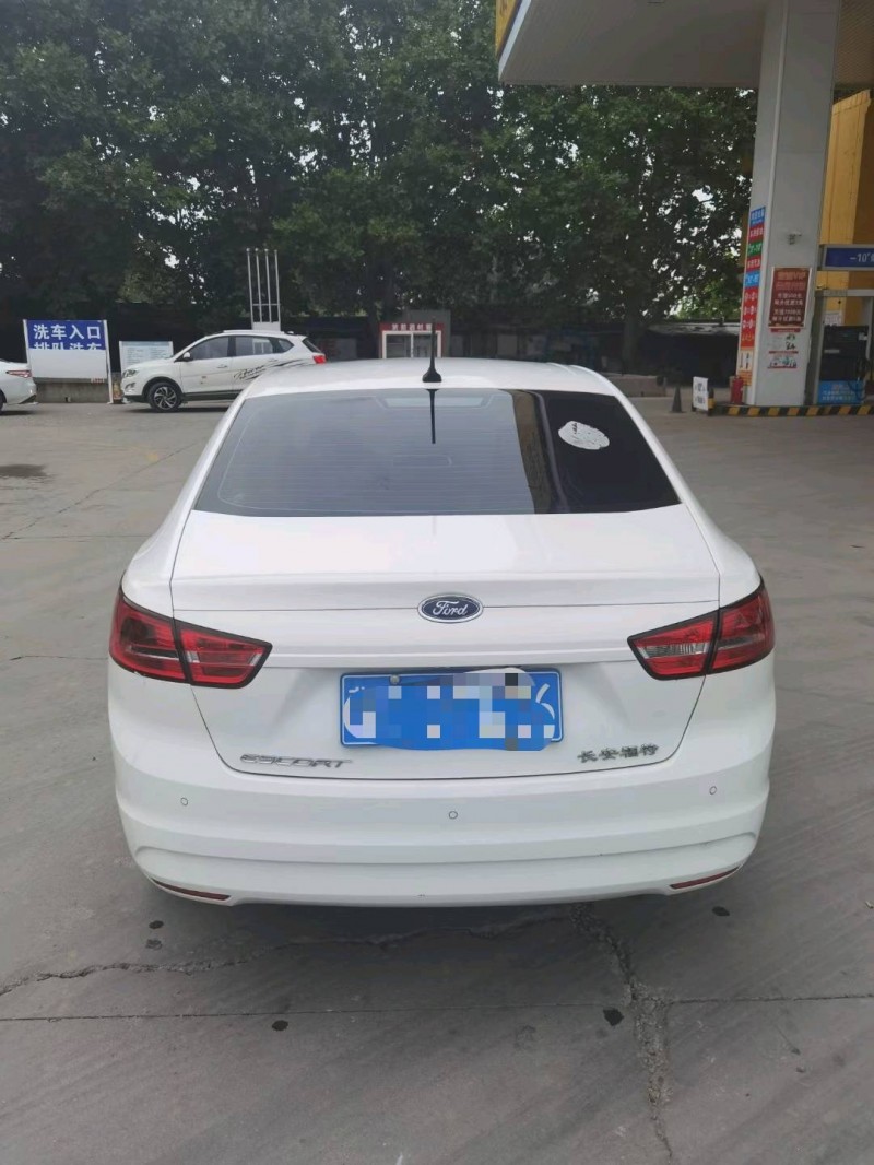 保定18年福特福睿斯5
