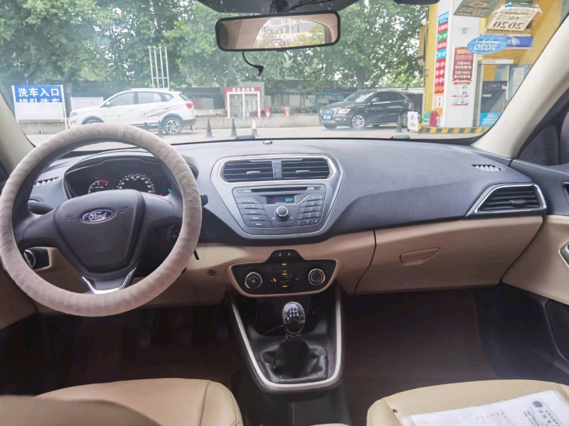 保定18年福特福睿斯8