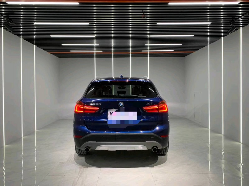 成都17年宝马X19