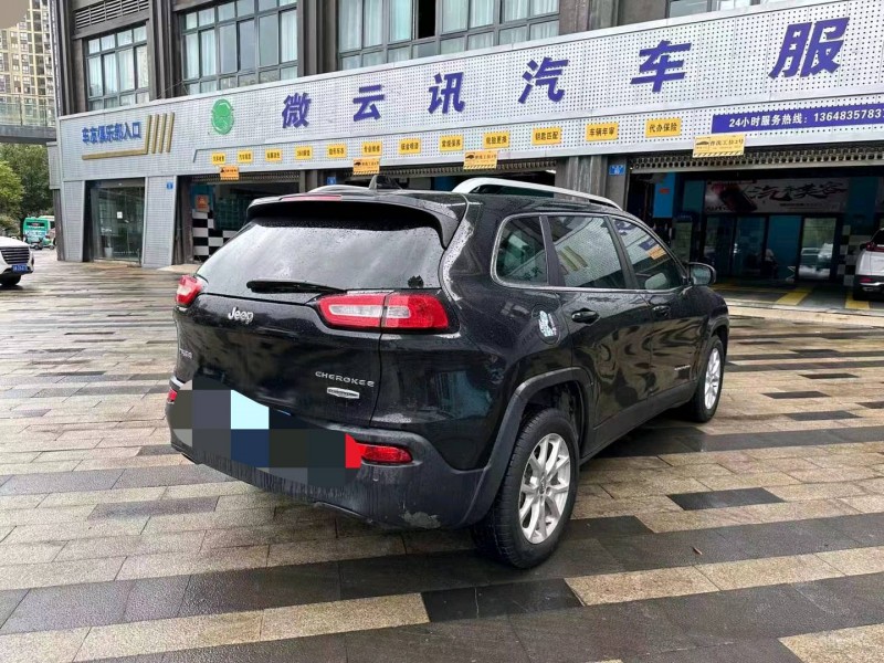 重庆17年Jeep自由光3