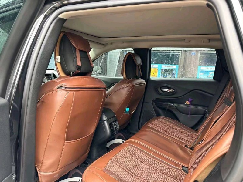 重庆17年Jeep自由光8