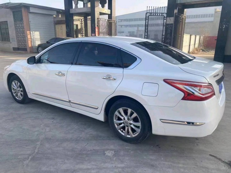 保定15年日产天籁4