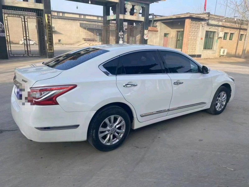 保定15年日产天籁5