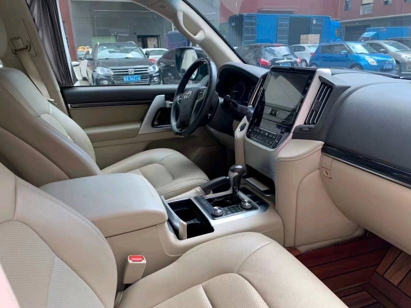 东莞19年丰田兰德酷路泽4