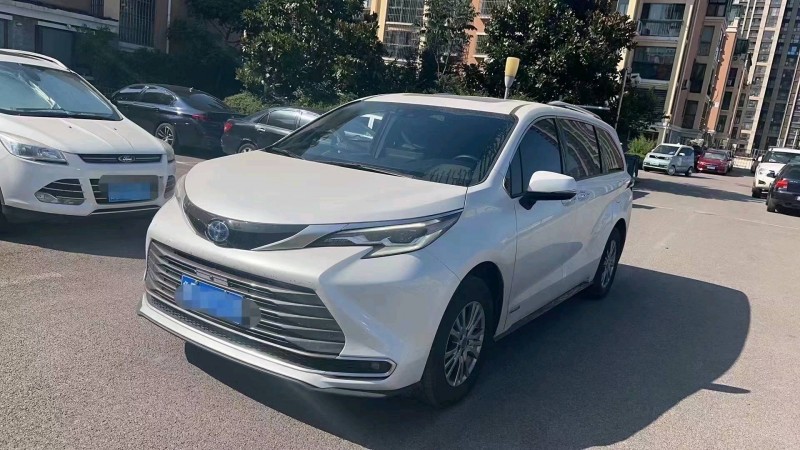 济南22年丰田塞纳1