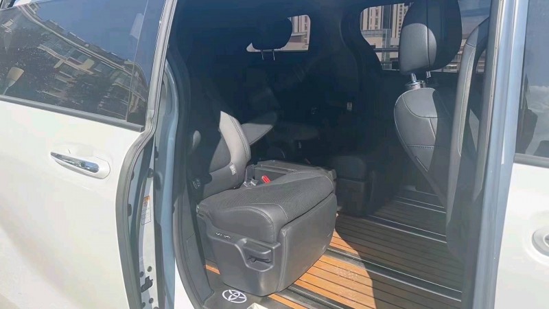 济南22年丰田塞纳3