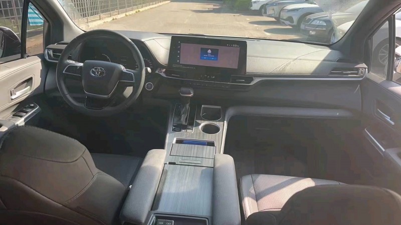 济南22年丰田塞纳4