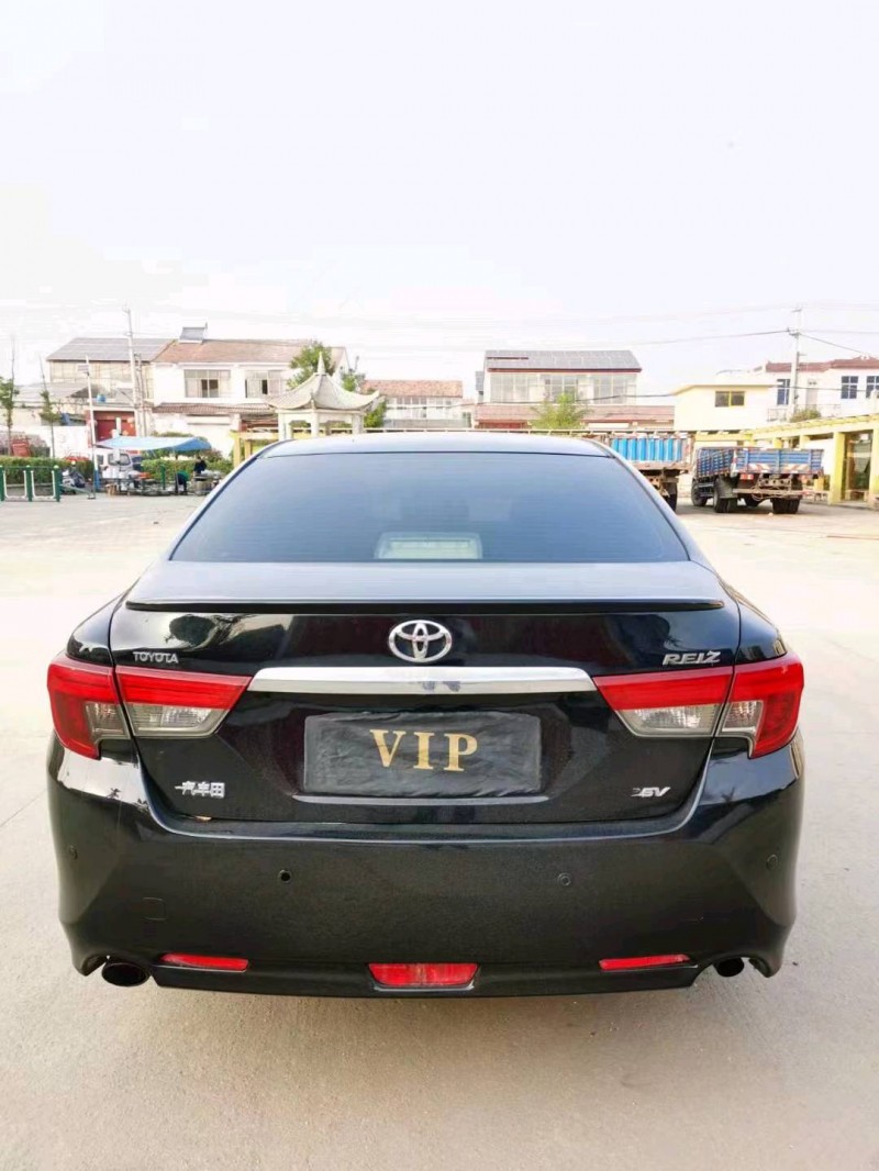 济南14年丰田锐志9