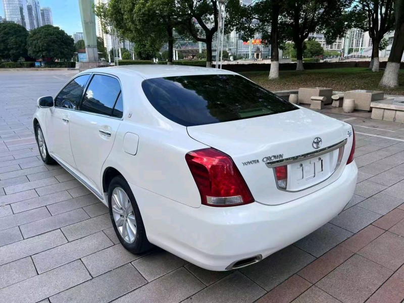 嘉兴12年丰田皇冠9