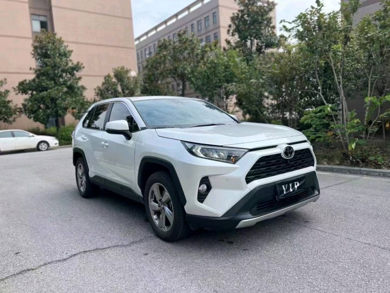 襄陽23年豐田RAV4榮放2