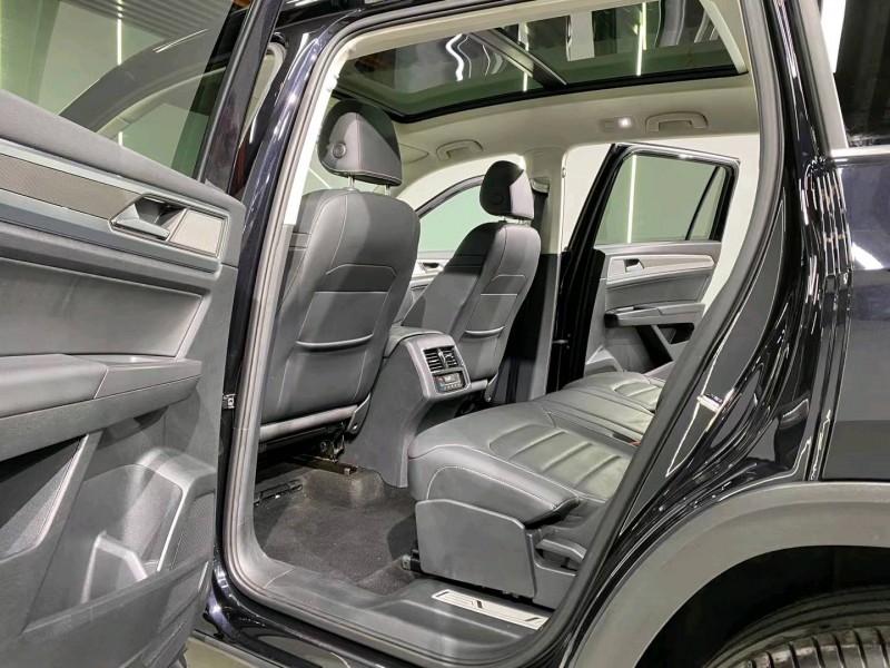 成都21年大众途昂7