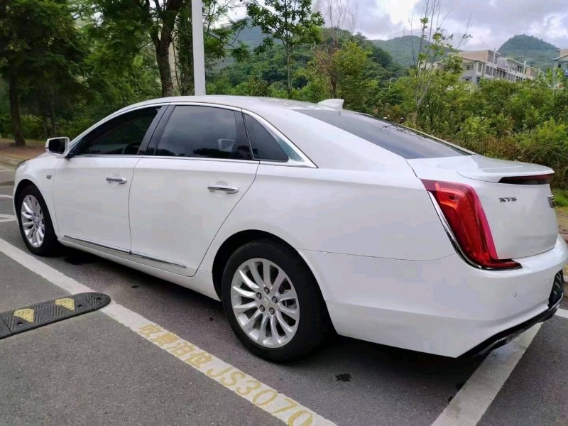 安順19年凱迪拉克XTS4