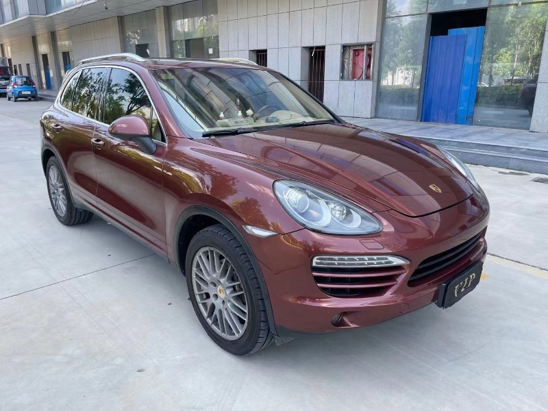 济宁12年保时捷卡宴3