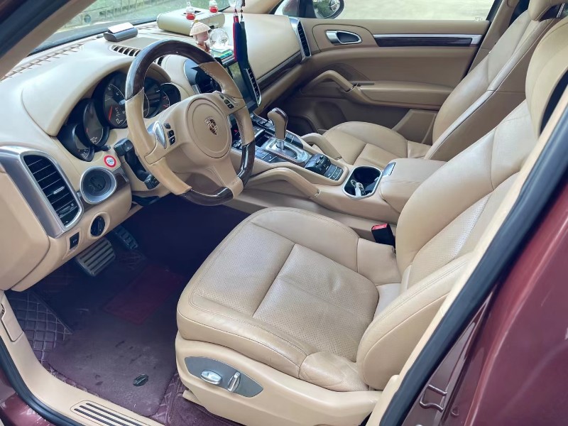 济宁12年保时捷卡宴4