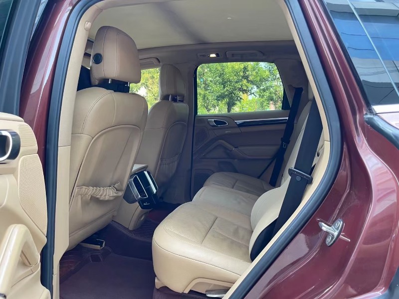 济宁12年保时捷卡宴7