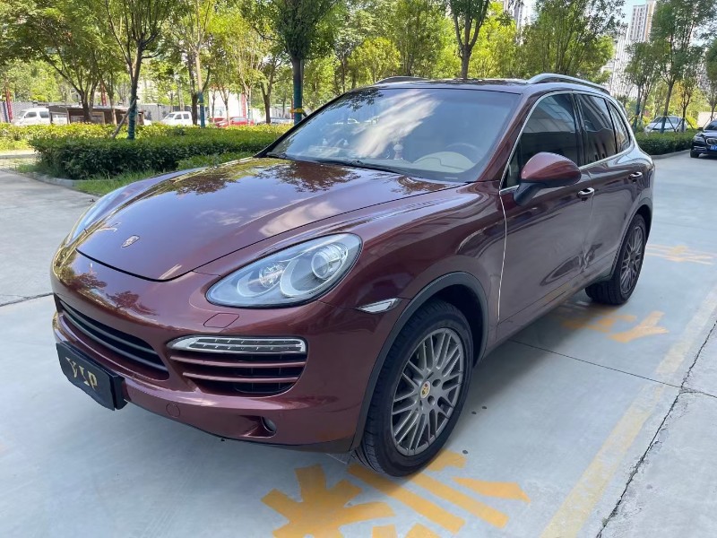 济宁12年保时捷卡宴8