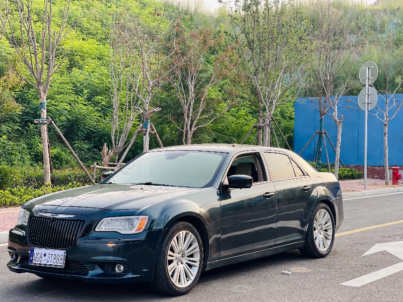 青岛13年克莱斯勒300C1