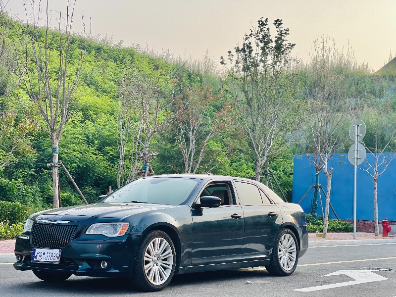 青岛13年克莱斯勒300C2