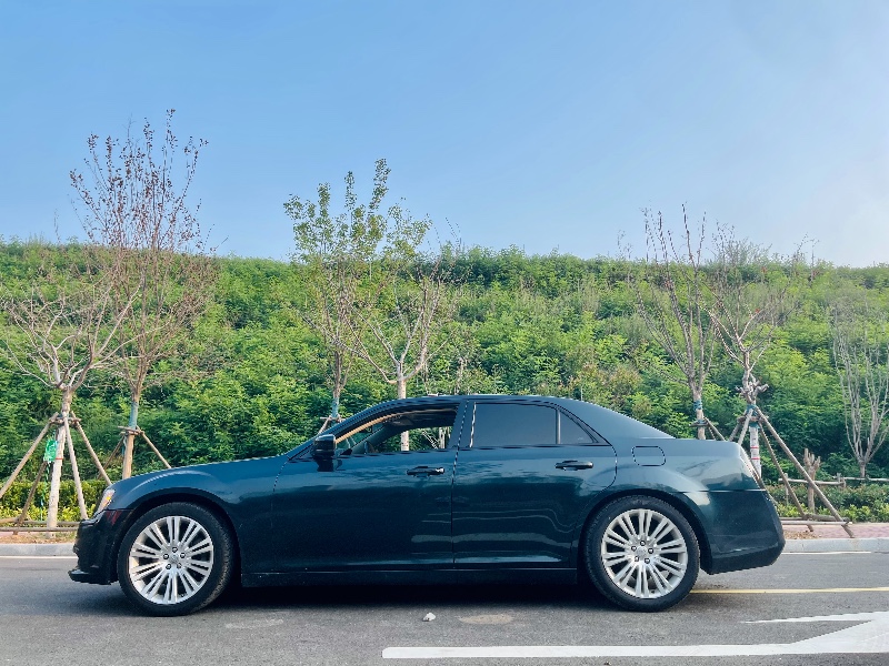 青岛13年克莱斯勒300C3