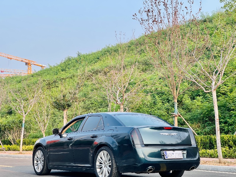 青岛13年克莱斯勒300C5