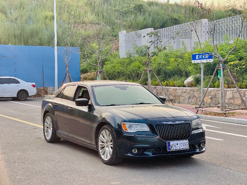青岛13年克莱斯勒300C6
